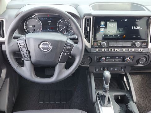 Used 2025 Nissan Frontier SV w/ SV Convenience Package image 29