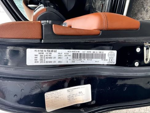 Used 2018 Jeep Grand Cherokee Summit AWD/4WD image 21