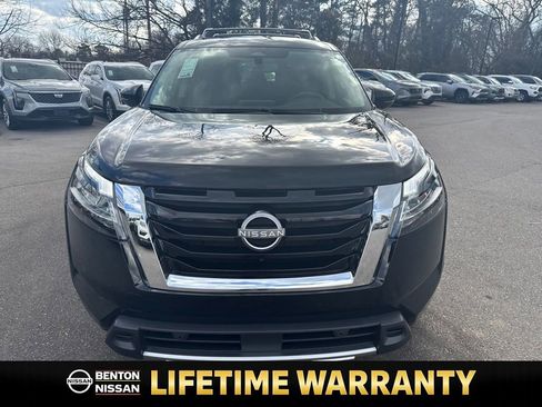 Certified 2023 Nissan Pathfinder SL image 9