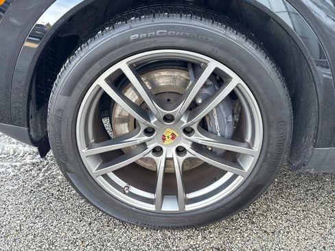 Used 2023 Porsche Cayenne Coupe image 10