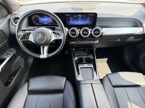 Used 2025 Mercedes-Benz GLB 250 4MATIC image 16