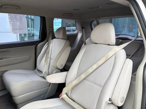Used 2018 Kia Sedona L image 25
