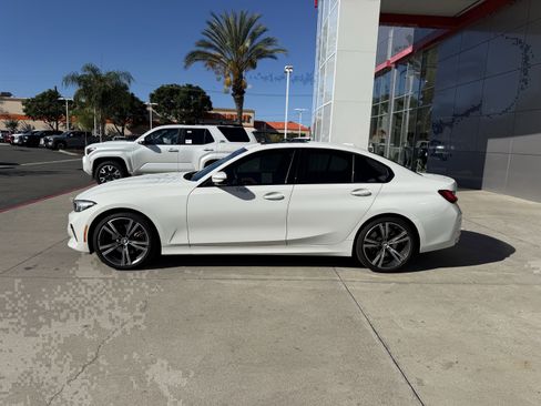 Used 2023 BMW 330i Sedan w/ Driving Assistance Package image 9