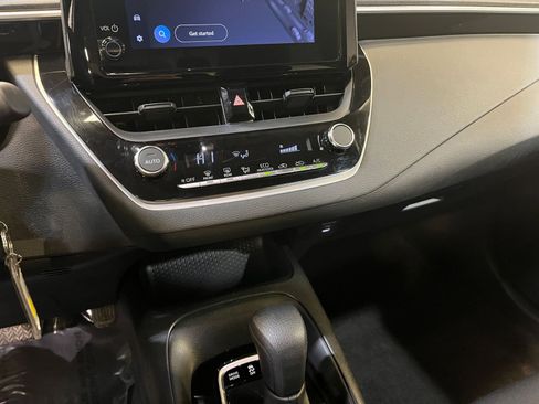 Used 2025 Toyota Corolla LE image 18