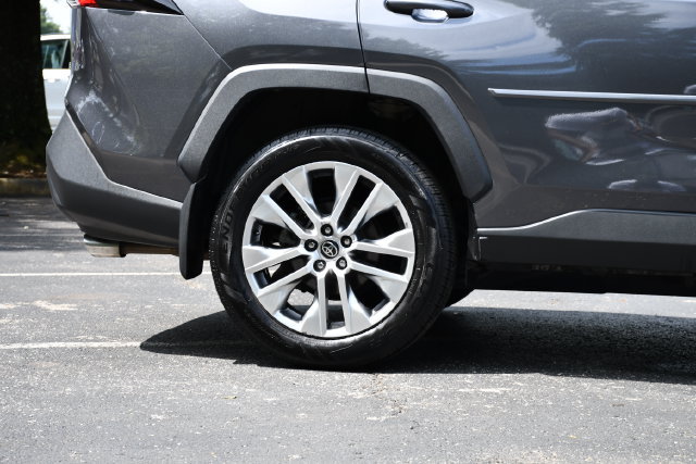 Used 2022 Toyota RAV4 XLE Premium AWD/4WD image 10