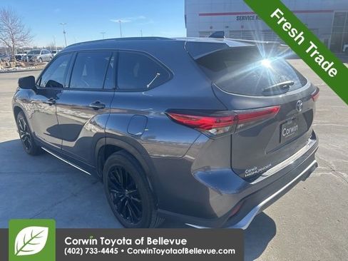 Used 2023 Toyota Highlander XSE image 6