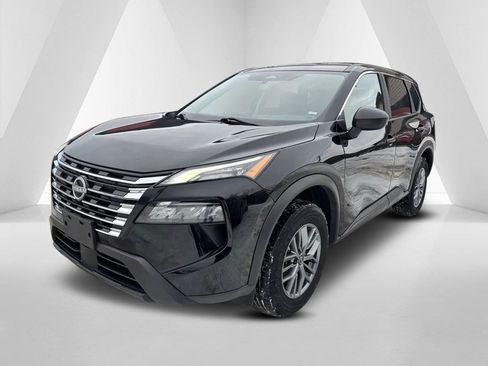 Used 2024 Nissan Rogue S image 3