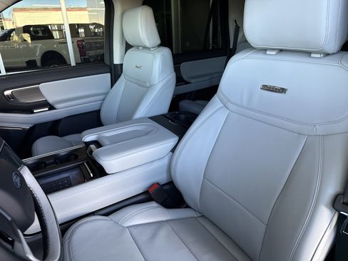 Certified 2025 Ford Expedition Max Platinum image 25