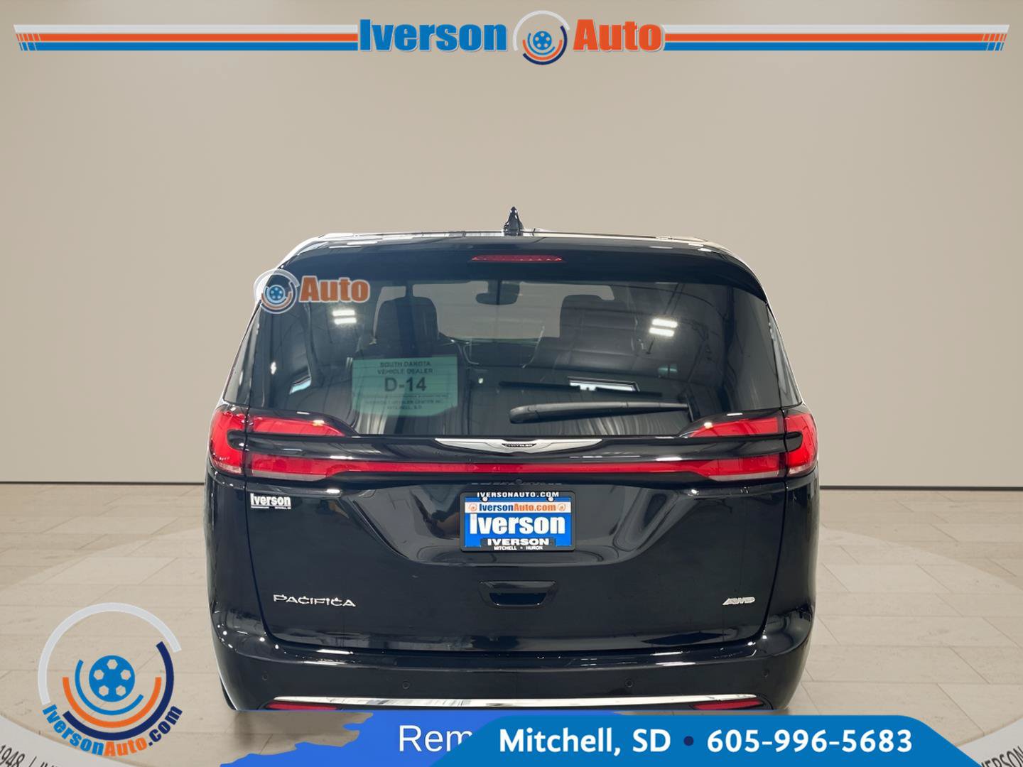 Used 2024 Chrysler Pacifica Touring-L AWD/4WD image 8