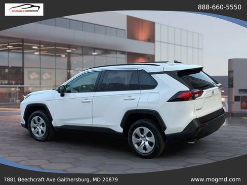 Used 2021 Toyota RAV4 LE image 10