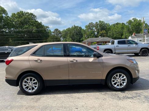 Used 2018 Chevrolet Equinox LS FWD image 4