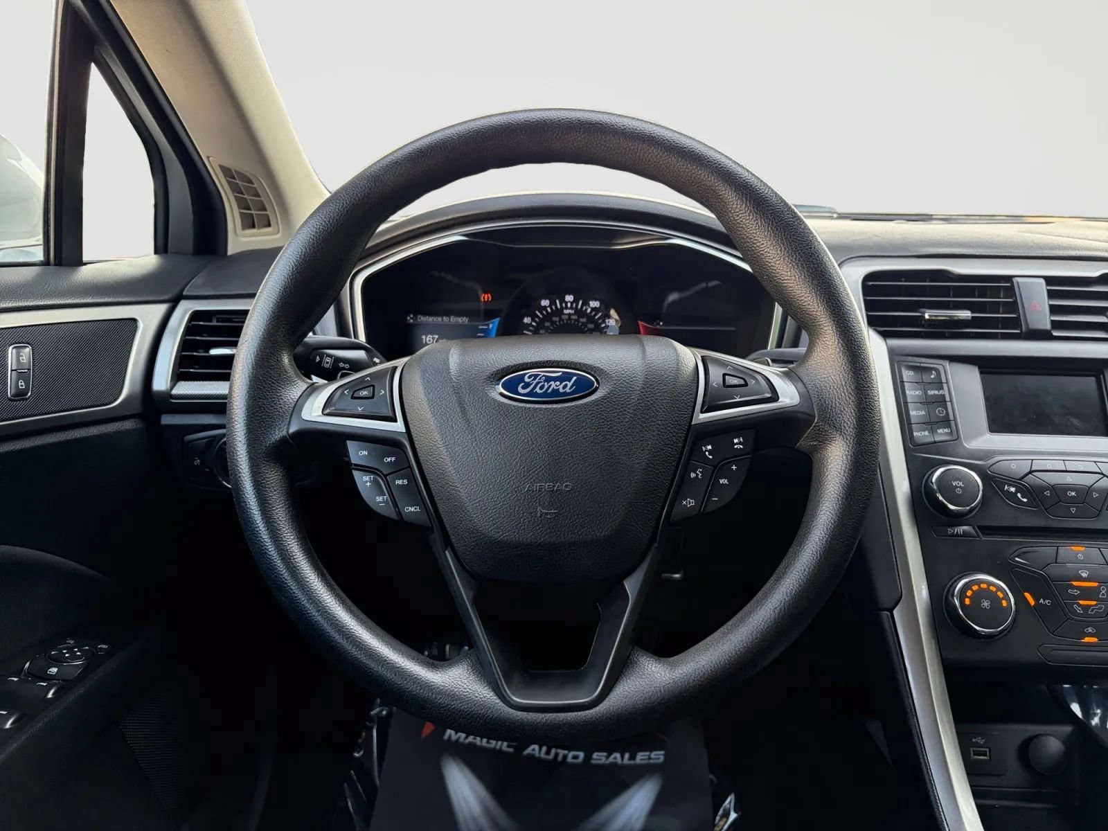 Used 2017 Ford Fusion SE FWD image 27