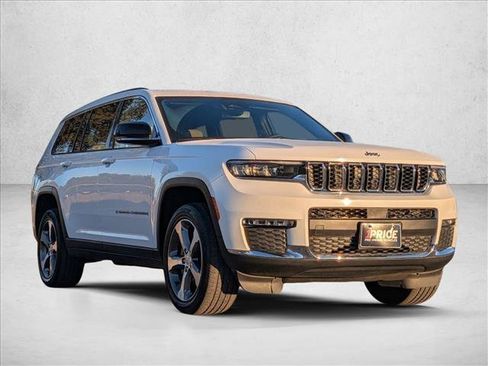 Used 2023 Jeep Grand Cherokee L Limited image 3