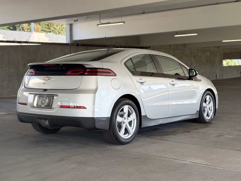 Used 2015 Chevrolet Volt FWD image 5