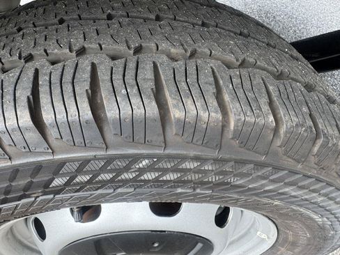 Used 2025 Ford Transit 250 148 Medium Roof RWD image 15