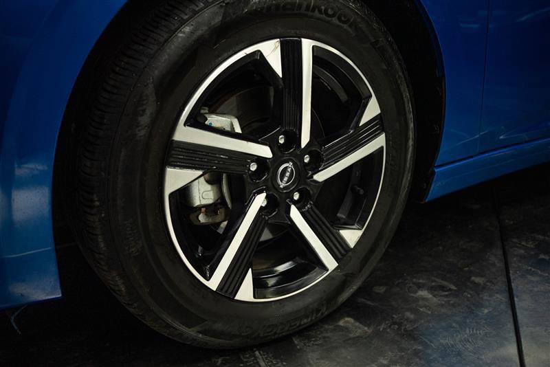 Used 2025 Nissan Sentra SV FWD image 3