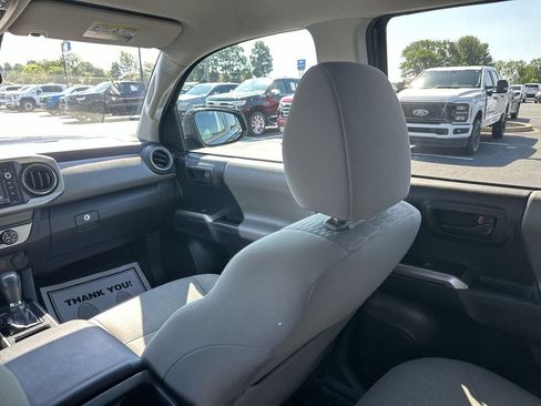 Used 2019 Toyota Tacoma SR5 AWD/4WD image 11