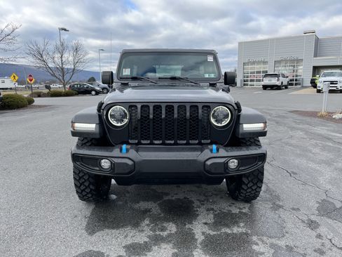 Used 2023 Jeep Wrangler Unlimited w/ Cold Weather Group image 9