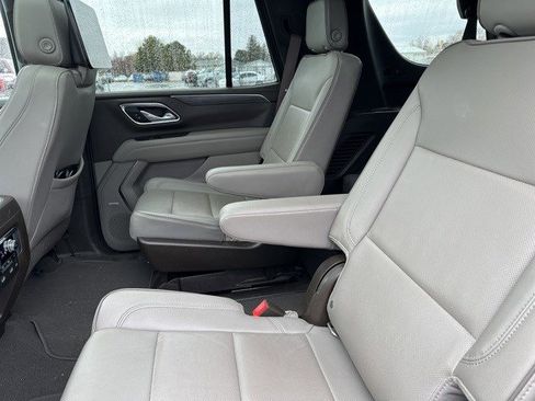 Used 2021 GMC Yukon SLT w/ SLT Premium Package image 16