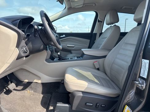 Used 2017 Ford Escape SE w/ SE Leather Comfort Package image 6