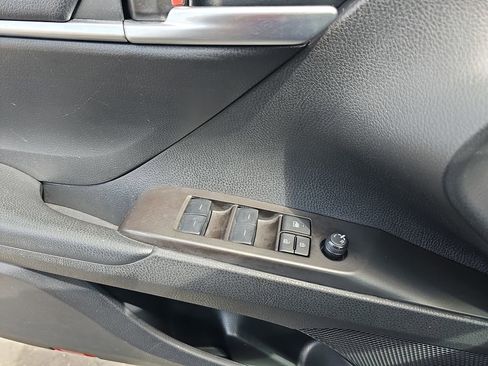 Used 2024 Toyota Camry SE image 32