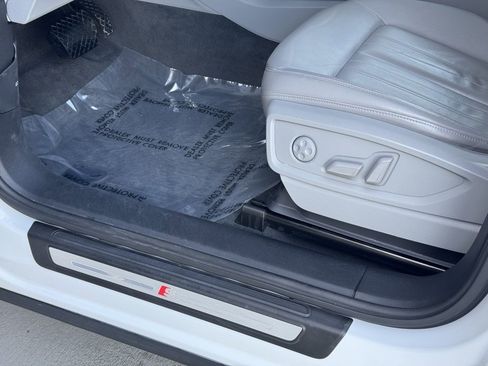 Used 2022 Audi Q5 2.0T Premium w/ Convenience Package image 23