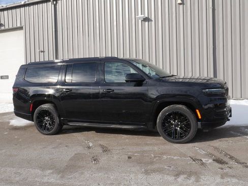 Used 2024 Jeep Wagoneer L Series II w/ Convenience Group I image 10