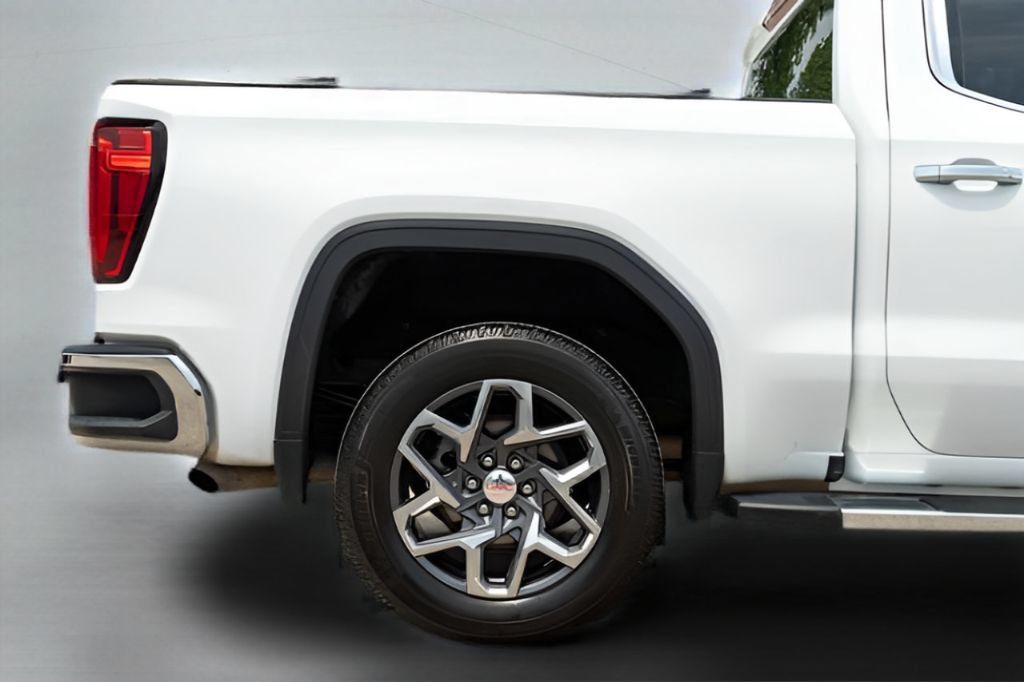 Used 2022 GMC Sierra 1500 SLT RWD image 5
