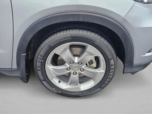 Used 2017 Honda HR-V EX image 9