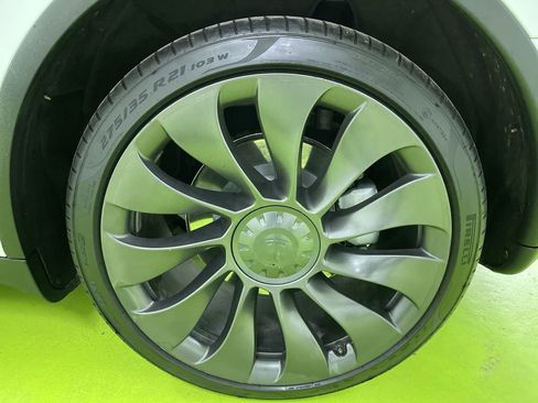 Used 2022 Tesla Model Y Long Range image 14