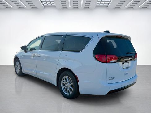 New 2026 Chrysler Voyager LX FWD image 5