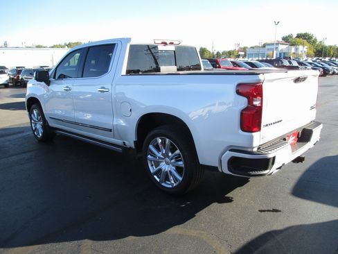 Used 2022 Chevrolet Silverado 1500 High Country w/ High Country Premium Package image 8