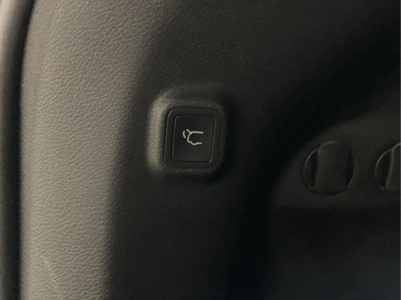 Used 2019 Jeep Cherokee Limited AWD/4WD image 15