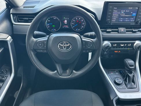 Used 2021 Toyota RAV4 LE AWD/4WD image 14
