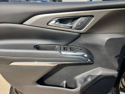 Certified 2025 Chevrolet Traverse LT FWD image 22