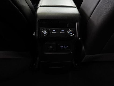 Used 2021 GMC Acadia SLT AWD/4WD image 30