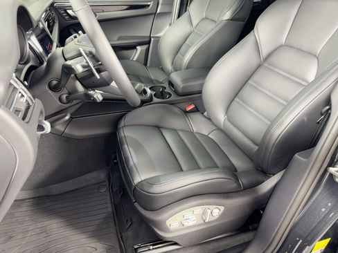 Used 2026 Porsche Macan image 5