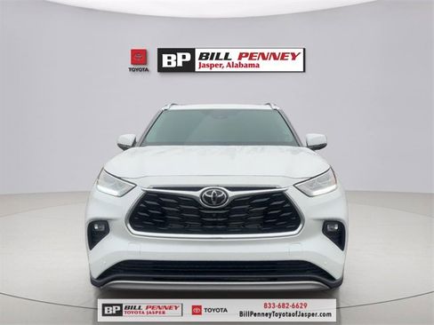 New 2026 Toyota Highlander Platinum image 8