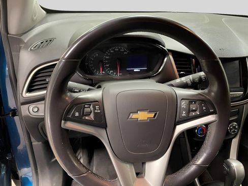 Used 2020 Chevrolet Trax LT w/ Driver Confidence Package FWD image 10