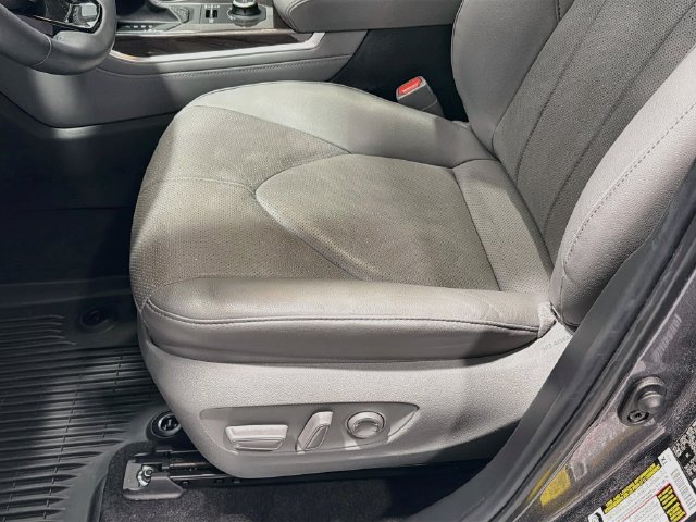 Used 2024 Toyota Highlander Limited AWD/4WD image 16