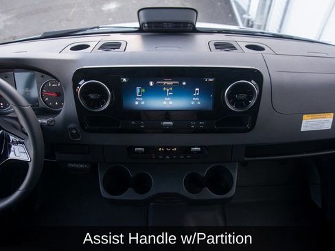 Used 2025 Mercedes-Benz Sprinter 2500 image 32