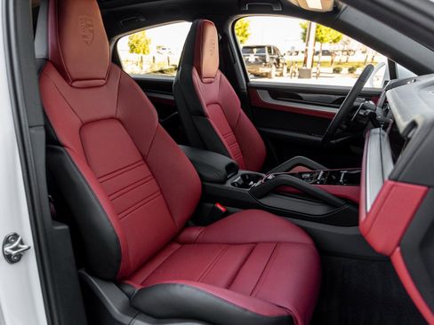 New 2026 Porsche Cayenne S image 44