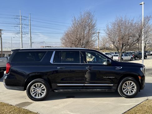 Used 2023 GMC Yukon XL SLT w/ SLT Premium Package image 6