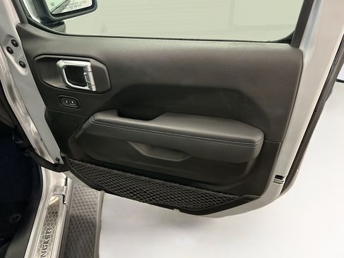 Used 2023 Jeep Wrangler Sahara w/ Cold Weather Group image 32