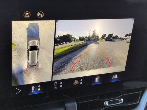 Used 2025 Chevrolet Equinox LT w/ Safety and Technology Package FWD image 19
