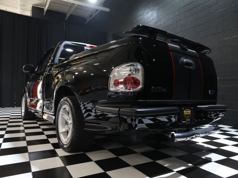 Used 2000 Ford F150 Lightning RWD image 26