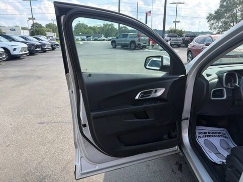Used 2017 Chevrolet Equinox LT w/ Convenience Package FWD image 12