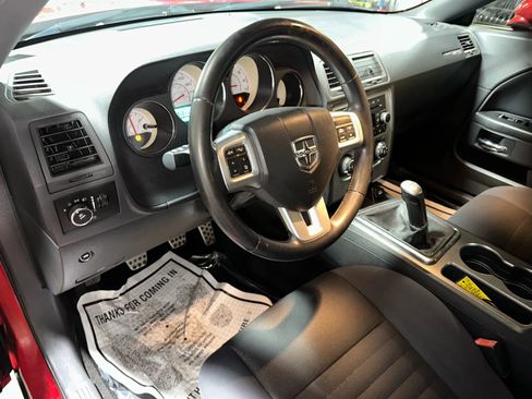 Used 2012 Dodge Challenger R/T image 8