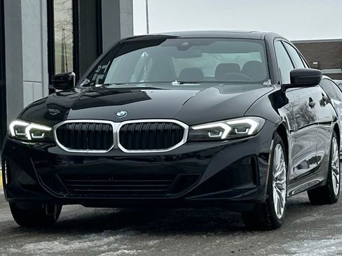 Used 2023 BMW 330i Sedan w/ Premium Package image 4