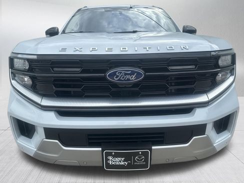 Used 2025 Ford Expedition Platinum AWD/4WD image 2